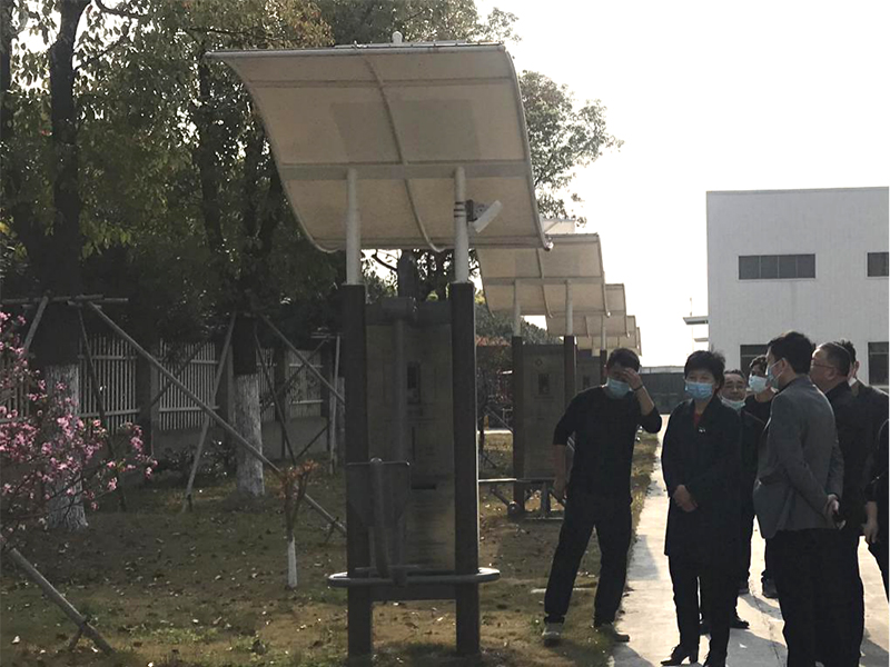 Ren Hongliang, Director of the Education and Sports Bureau of Keqiao District, and his entourage visited Dakang Company to inspect the intelligent second-generation outdoor equipment and intelligent trails